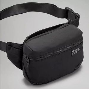 Lululemon Clean Lines belt bag - 2L Black